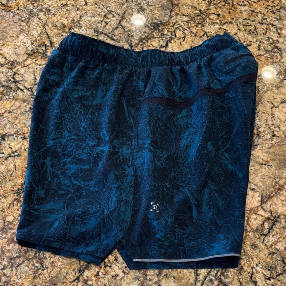 lululemon / Men’s Linerless Shorts 5” size M